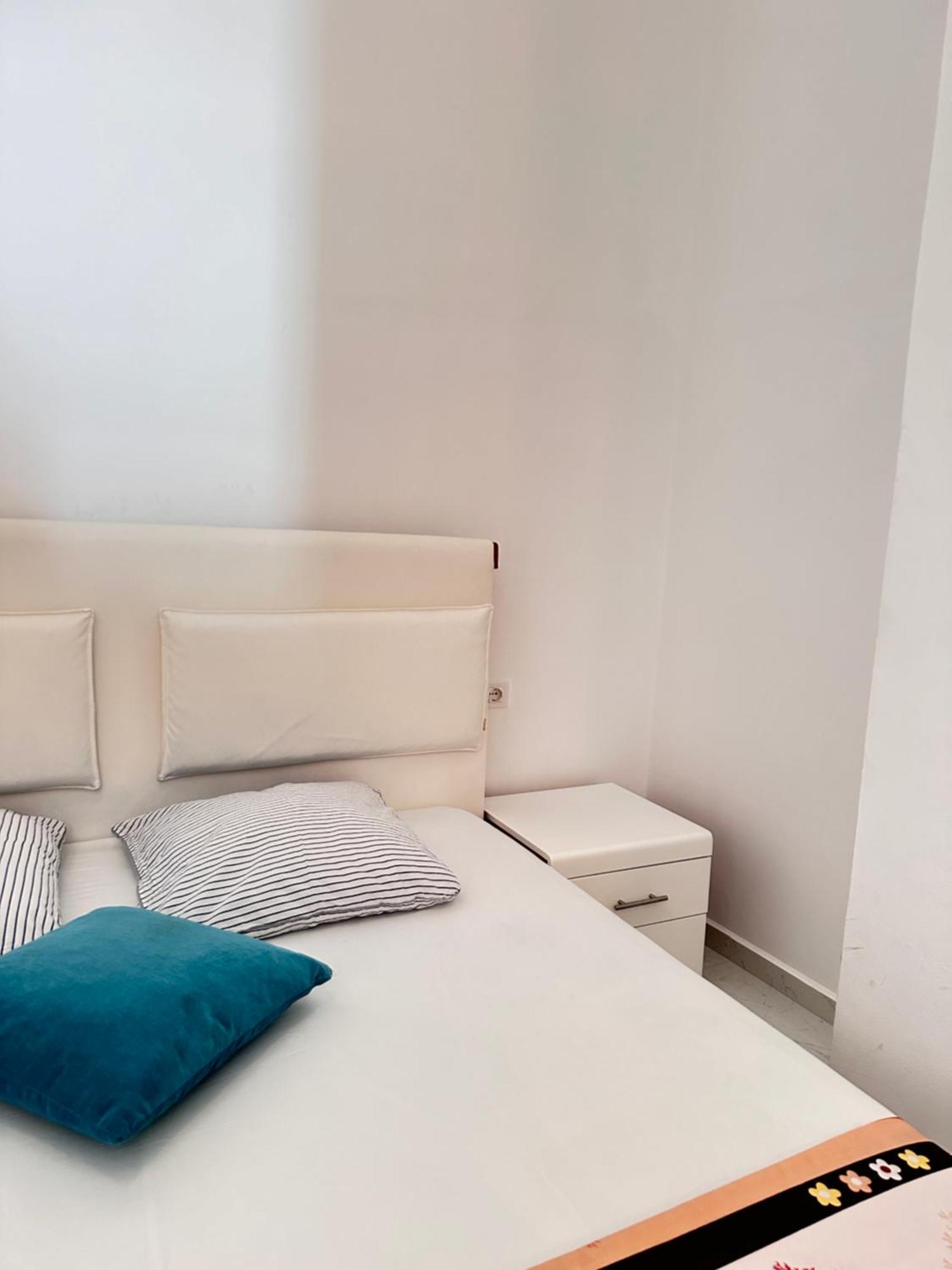 The Hill Sea View Apartment Sarande Bagian luar foto