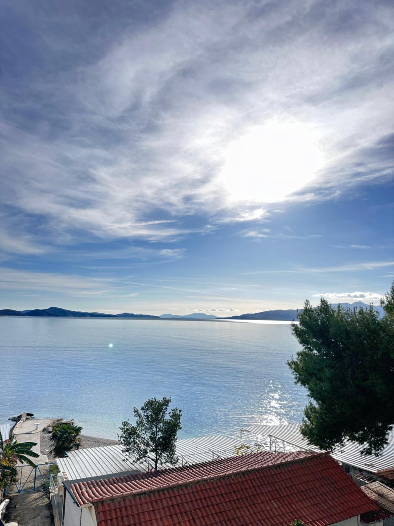 The Hill Sea View Apartment Sarande Bagian luar foto