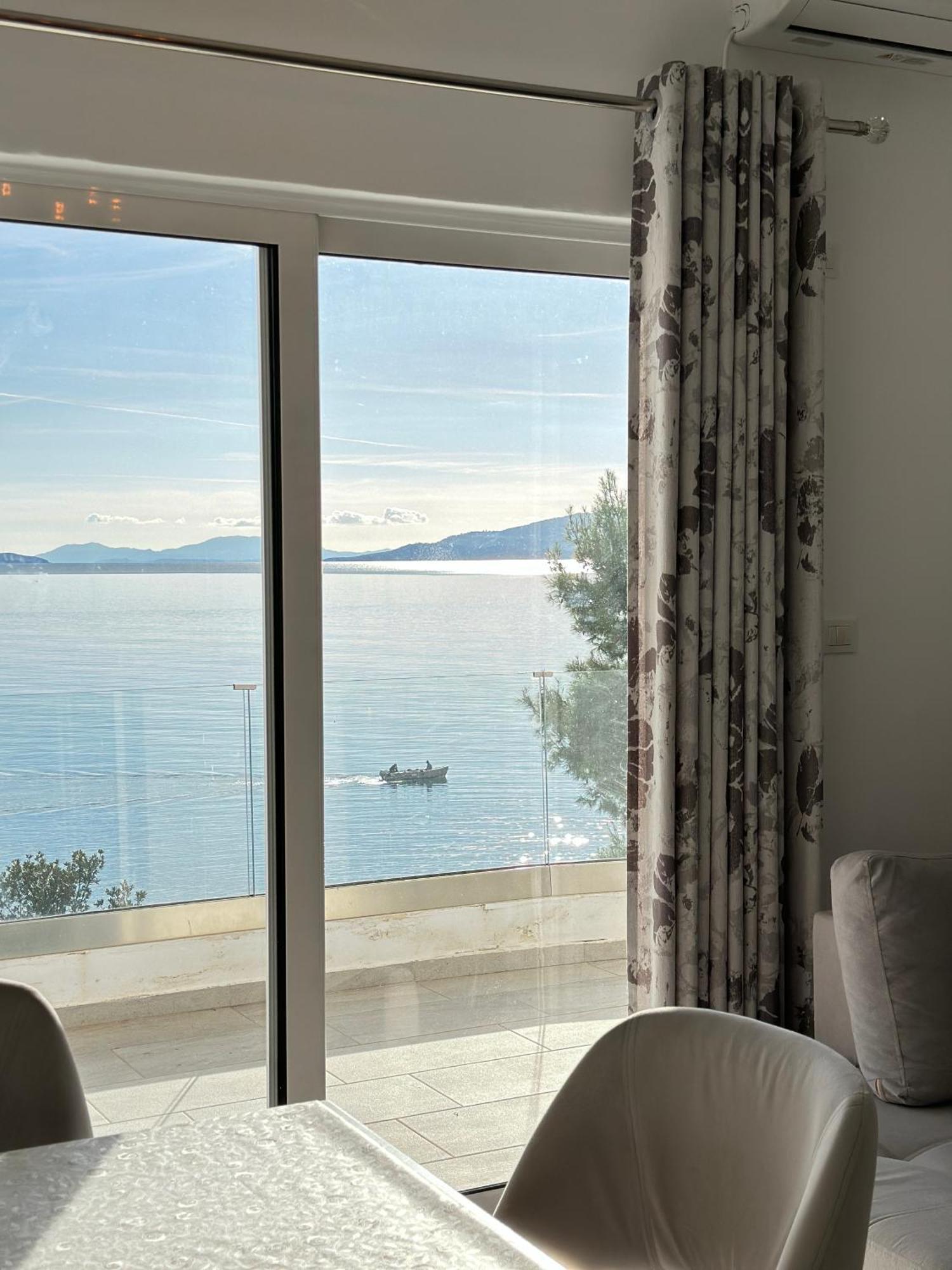 The Hill Sea View Apartment Sarande Bagian luar foto