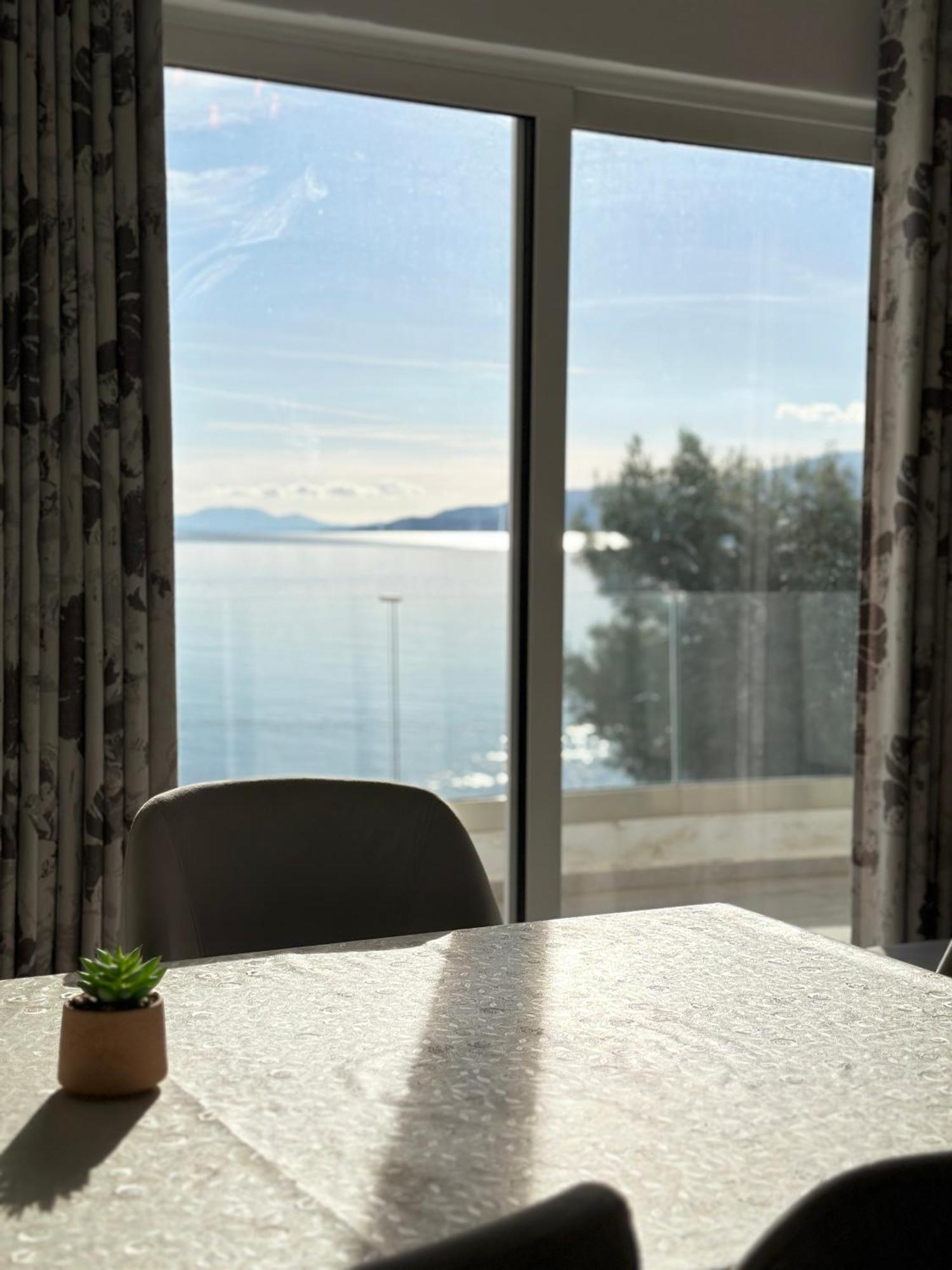 The Hill Sea View Apartment Sarande Bagian luar foto